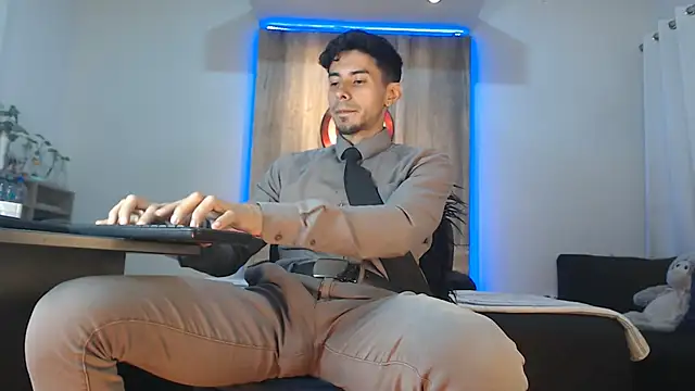 Andrew 4  online show from November 2025 04:34:02 AM