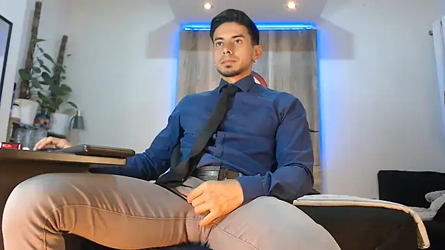 Snapshot of Andrew_4_ chatting on April 2026 07:28:02 AM Andrew 4 online show from April 2026 07:28:02 AM