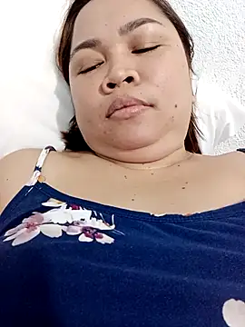 XXLorie 02 online show from October 2025 12:26:01 PM