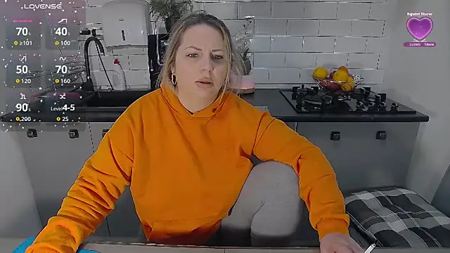 erikaerika online show from February 2026 12:01:02 PM