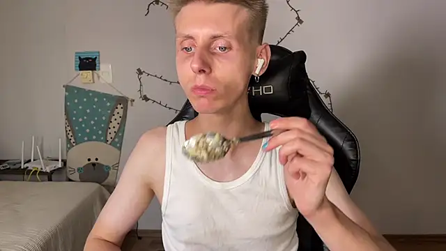 vladdymeow online show from February 2025 12:37:01 AM