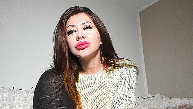 Snapshot of BrianaDiamondXXX chatting on March 2026 06:03:02 AM BrianaDiamondXXX online show from March 2026 06:03:02 AM