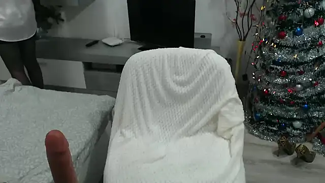 JullieMilf online show from December 2024 05:03:01 PM