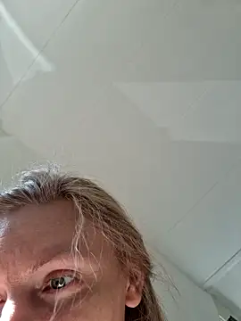 Snapshot of _Carrie_ chatting on February 2025 01:38:01 PM Carrie online show from February 2025 01:38:01 PM