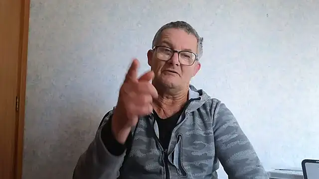 Snapshot of bigballnz chatting on February 2025 05:37:01 AM bigballnz online show from February 2025 05:37:01 AM