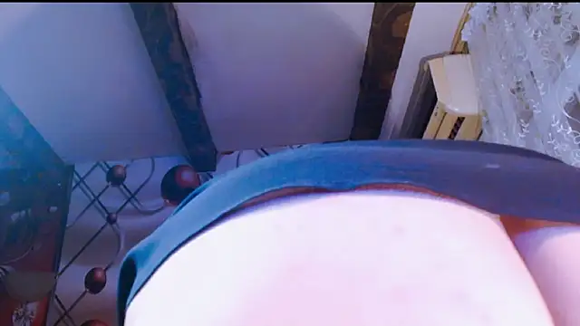 Snapshot of Veraluz chatting on April 2026 06:13:02 PM Veraluz online show from April 2026 06:13:02 PM