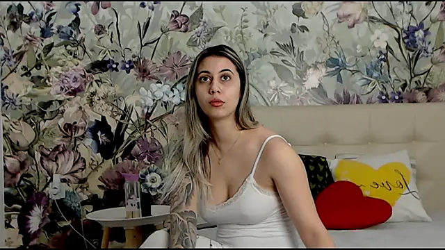 RoseDiamond06 online show from February 2025 04:11:02 PM