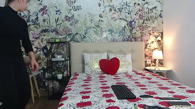 RoseDiamond06 online show from February 2026 04:25:01 PM