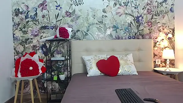 RoseDiamond06 online show from February 2026 09:47:02 PM