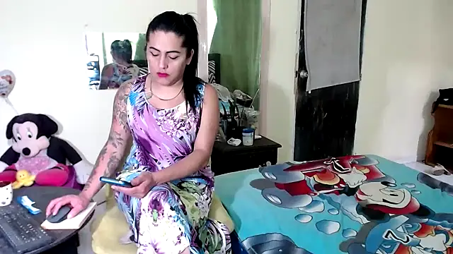 Sashaferrari2000 online show from December 2025 06:01:02 PM