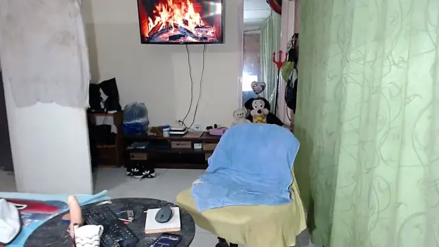 Sashaferrari2000 online show from April 2026 02:37:02 AM