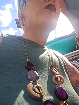 Snapshot of PinkTheHawk chatting on January 2025 02:22:02 AM PinkTheHawk online show from January 2025 02:22:02 AM