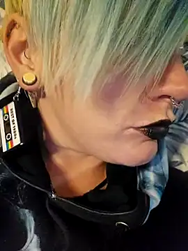 Snapshot of PinkTheHawk chatting on January 2025 10:28:02 AM PinkTheHawk online show from January 2025 10:28:02 AM