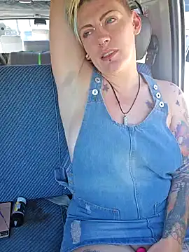 Snapshot of PinkTheHawk chatting on January 2025 01:59:01 AM PinkTheHawk online show from January 2025 01:59:01 AM