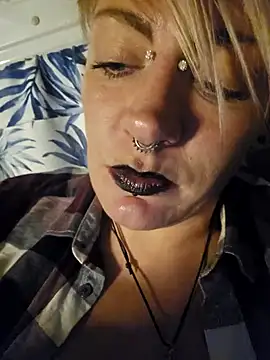 Snapshot of PinkTheHawk chatting on January 2025 11:04:02 AM PinkTheHawk online show from January 2025 11:04:02 AM