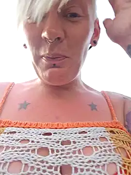 Snapshot of PinkTheHawk chatting on February 2025 07:05:01 AM PinkTheHawk online show from February 2025 07:05:01 AM