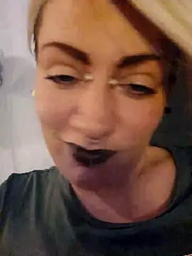 Snapshot of PinkTheHawk chatting on September 2025 06:06:02 AM PinkTheHawk online show from September 2025 06:06:02 AM