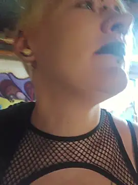 Snapshot of PinkTheHawk chatting on October 2025 01:46:01 AM PinkTheHawk online show from October 2025 01:46:01 AM