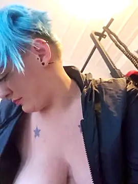 Snapshot of PinkTheHawk chatting on April 2026 10:29:02 PM PinkTheHawk online show from April 2026 10:29:02 PM