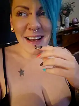 Snapshot of PinkTheHawk chatting on April 2026 10:26:01 AM PinkTheHawk online show from April 2026 10:26:01 AM