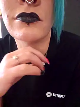 Snapshot of PinkTheHawk chatting on April 2026 02:55:01 AM PinkTheHawk online show from April 2026 02:55:01 AM