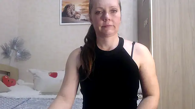 Snapshot of SheLion chatting on December 2024 04:31:01 PM SheLion online show from December 2024 04:31:01 PM