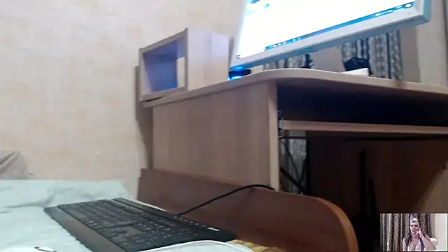 Snapshot of SheLion chatting on April 2026 05:25:02 PM SheLion online show from April 2026 05:25:02 PM