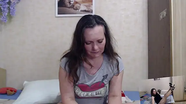 Snapshot of SheLion chatting on April 2026 05:15:02 PM SheLion online show from April 2026 05:15:02 PM