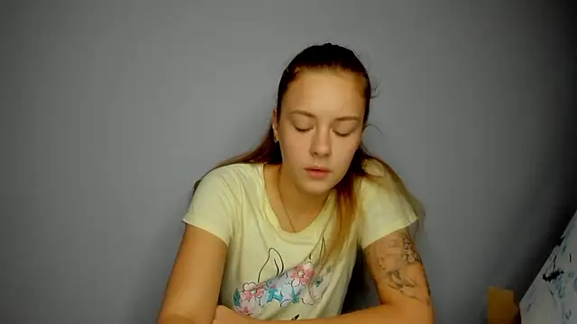 Snapshot of why_again_me chatting on December 2024 05:02:01 PM why again me online show from December 2024 05:02:01 PM