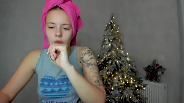 Snapshot of why_again_me chatting on January 2025 10:33:02 PM why again me online show from January 2025 10:33:02 PM