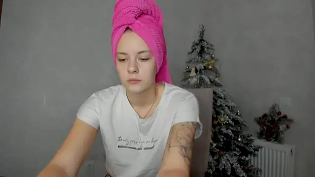 Snapshot of why_again_me chatting on January 2025 07:43:01 PM why again me online show from January 2025 07:43:01 PM