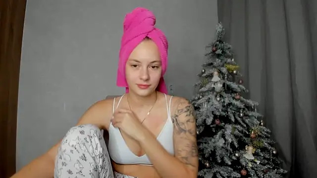 Snapshot of why_again_me chatting on January 2025 06:06:01 PM why again me online show from January 2025 06:06:01 PM