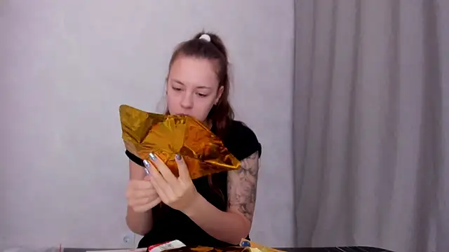 Snapshot of why_again_me chatting on January 2025 05:07:02 PM why again me online show from January 2025 05:07:02 PM