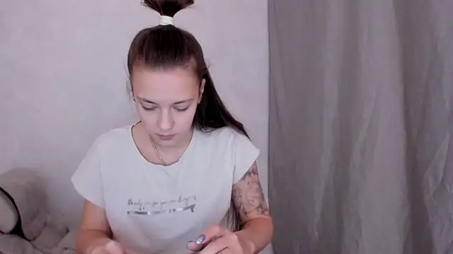 Snapshot of why_again_me chatting on January 2025 05:35:01 PM why again me online show from January 2025 05:35:01 PM