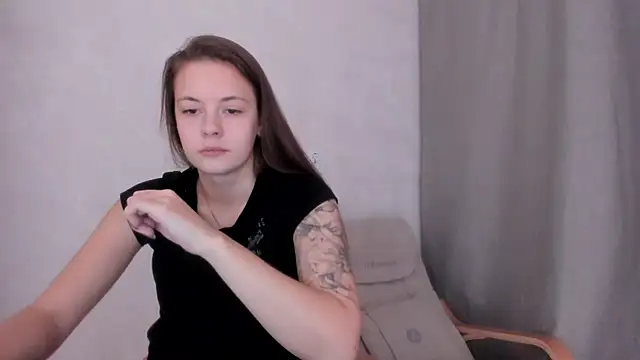 Snapshot of why_again_me chatting on February 2025 05:48:01 PM why again me online show from February 2025 05:48:01 PM