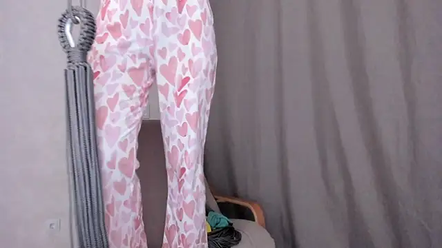 Snapshot of why_again_me chatting on February 2025 05:44:01 PM why again me online show from February 2025 05:44:01 PM