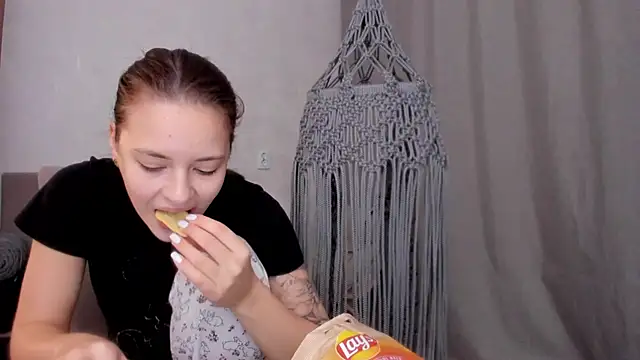 Snapshot of why_again_me chatting on March 2025 04:17:02 PM why again me online show from March 2025 04:17:02 PM