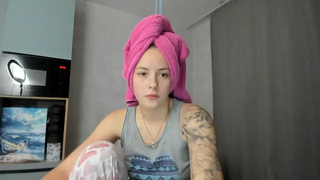 Snapshot of why_again_me chatting on October 2025 07:57:02 PM why again me online show from October 2025 07:57:02 PM