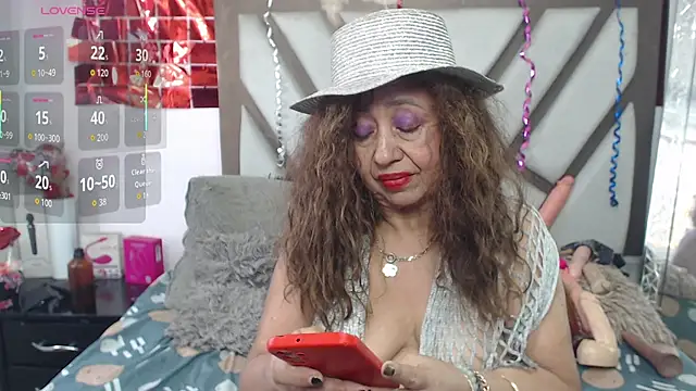Snapshot of matureluna chatting on June 2026 04:22:02 PM matureluna online show from June 2026 04:22:02 PM