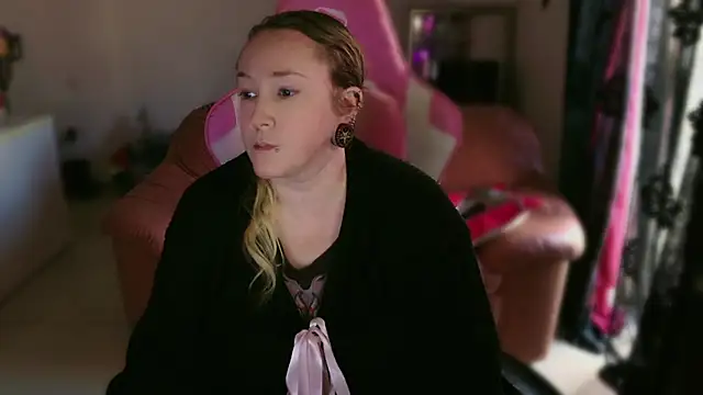 Snapshot of kisicaxx chatting on March 2025 02:56:02 PM kisicaxx online show from March 2025 02:56:02 PM