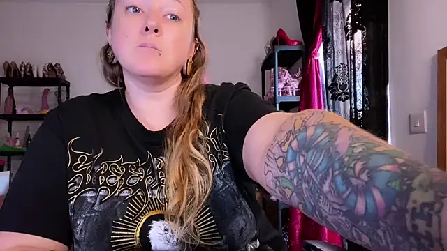 Snapshot of kisicaxx chatting on November 2025 03:24:01 PM kisicaxx online show from November 2025 03:24:01 PM