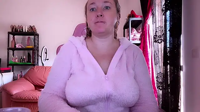 Snapshot of kisicaxx chatting on November 2025 09:41:02 AM kisicaxx online show from November 2025 09:41:02 AM