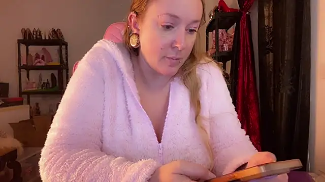 Snapshot of kisicaxx chatting on November 2025 06:29:02 PM kisicaxx online show from November 2025 06:29:02 PM