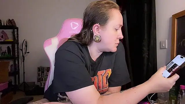 Snapshot of kisicaxx chatting on November 2025 05:01:02 AM kisicaxx online show from November 2025 05:01:02 AM