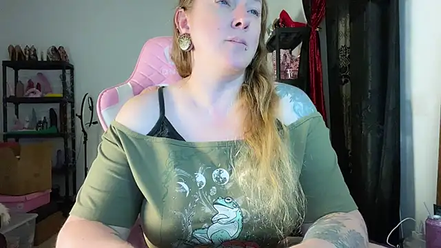 Snapshot of kisicaxx chatting on November 2025 06:45:01 PM kisicaxx online show from November 2025 06:45:01 PM