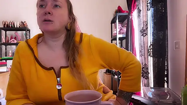 Snapshot of kisicaxx chatting on November 2025 08:46:02 AM kisicaxx online show from November 2025 08:46:02 AM