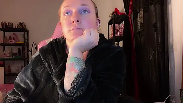 Snapshot of kisicaxx chatting on November 2025 06:41:02 PM kisicaxx online show from November 2025 06:41:02 PM