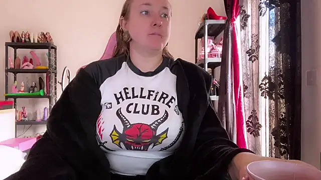 Snapshot of kisicaxx chatting on November 2025 09:00:02 AM kisicaxx online show from November 2025 09:00:02 AM