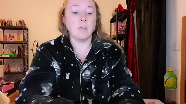 Snapshot of kisicaxx chatting on December 2025 06:12:02 PM kisicaxx online show from December 2025 06:12:02 PM