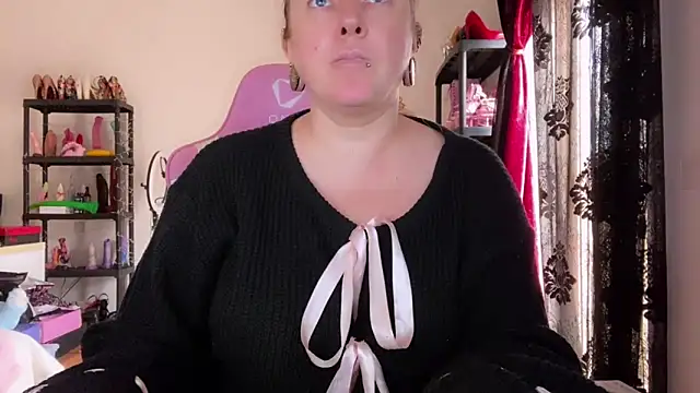 Snapshot of kisicaxx chatting on December 2025 11:39:02 AM kisicaxx online show from December 2025 11:39:02 AM